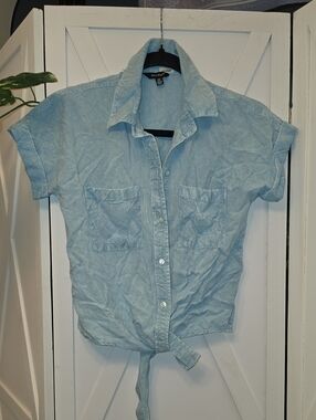 New Light Chambray Denim Tie-Front Short Sleeve Button-Down Shirt